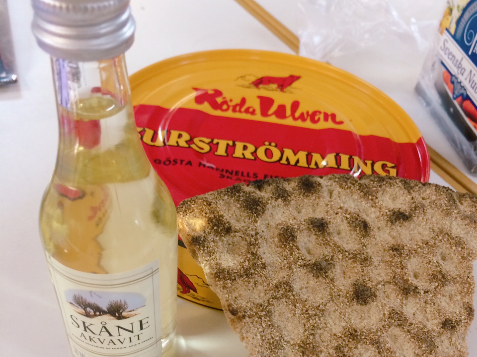 においは悪いが味は良い 世界一臭い食べ物 シュールストレミング スウェーデン新聞 においは悪いが味は良い 世界一臭い食べ物 シュールストレミング スウェーデン新聞